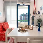 With Sunny Terrace In דירה